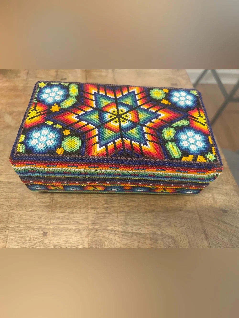 traditional Mexican Huichol beadwork box - Picture 2 of 4